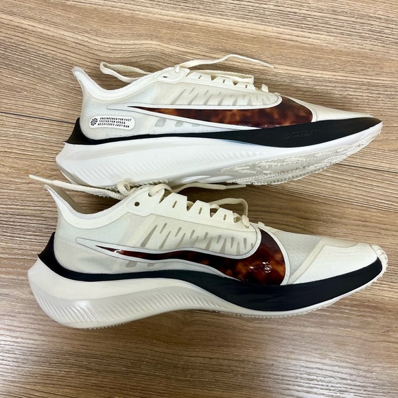Nike Running Zoom Gravity White Sneakers Tortoise Shell Swoosh - 9 - Picture 5 of 12